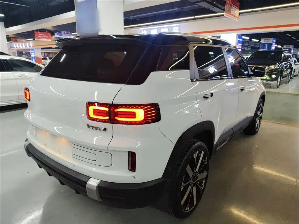 Geely Icon — фото 4