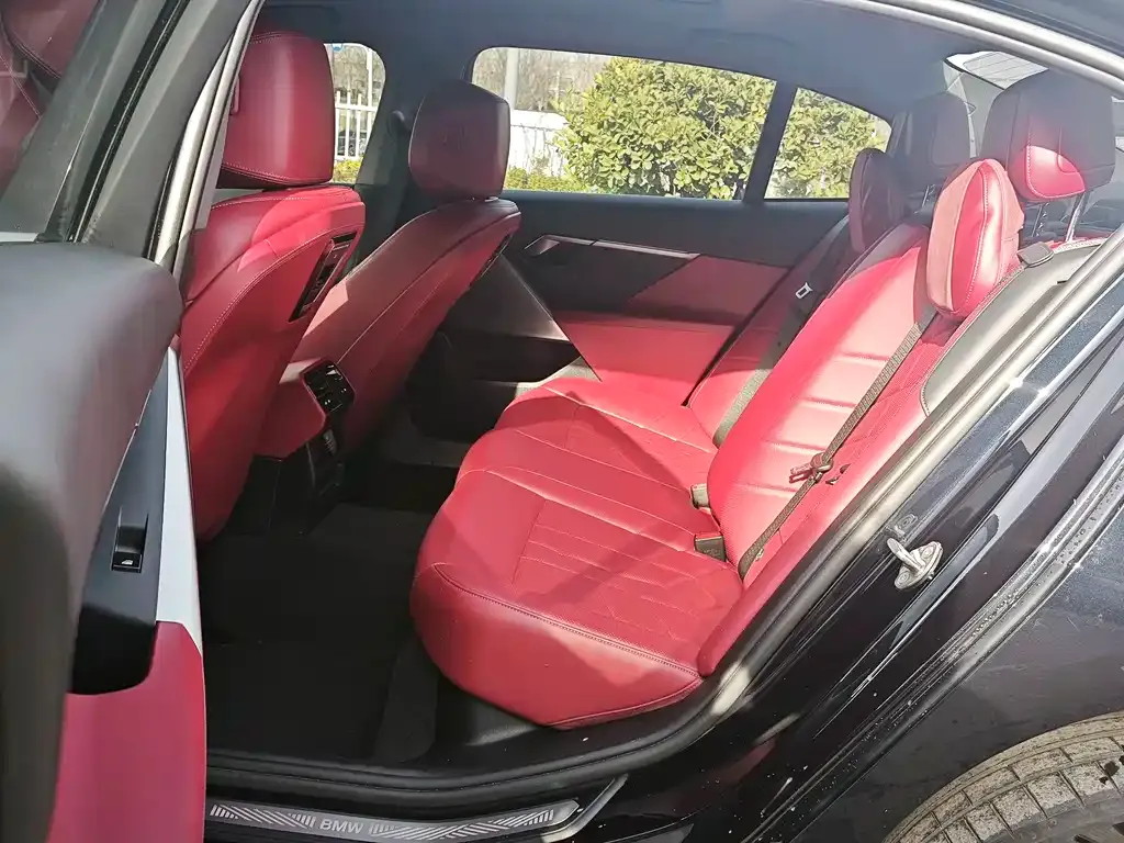BMW i5 — фото 10