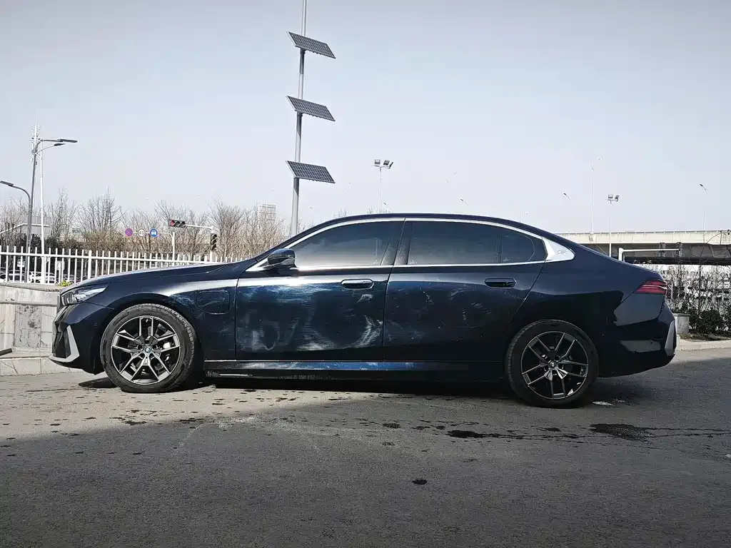 BMW i5 — фото 7