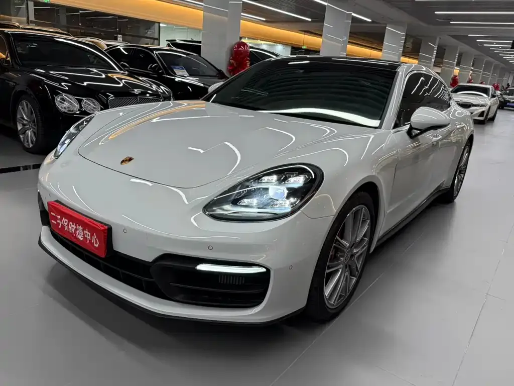 Porsche Panamera — фото 1
