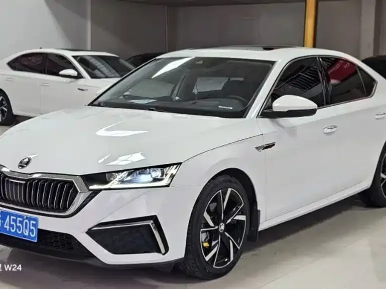 Skoda Octavia — фото 5