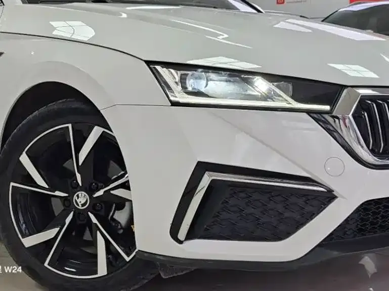 Skoda Octavia — фото 4