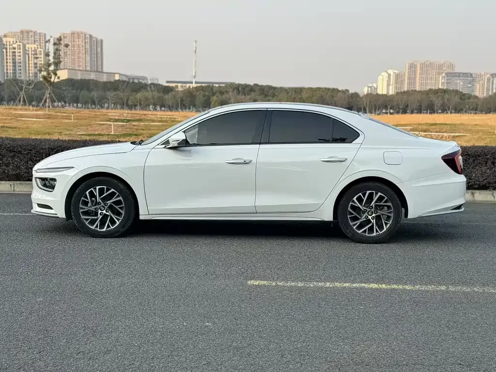 Hyundai Mistra — фото 7