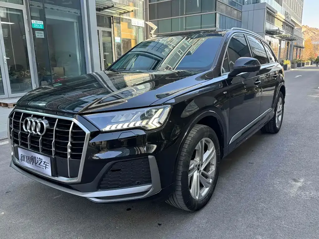 Audi Q7 — фото 1