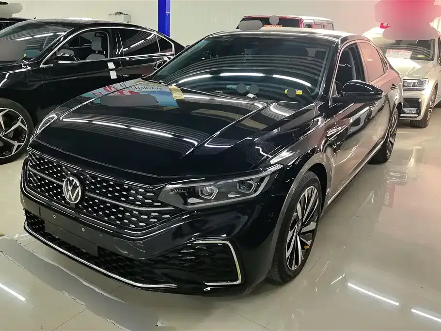 Volkswagen Passat — фото 1
