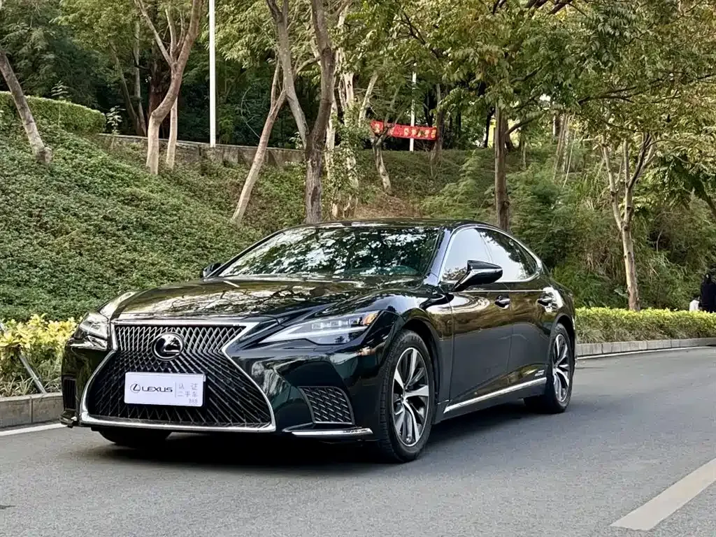 Lexus LS — фото 1