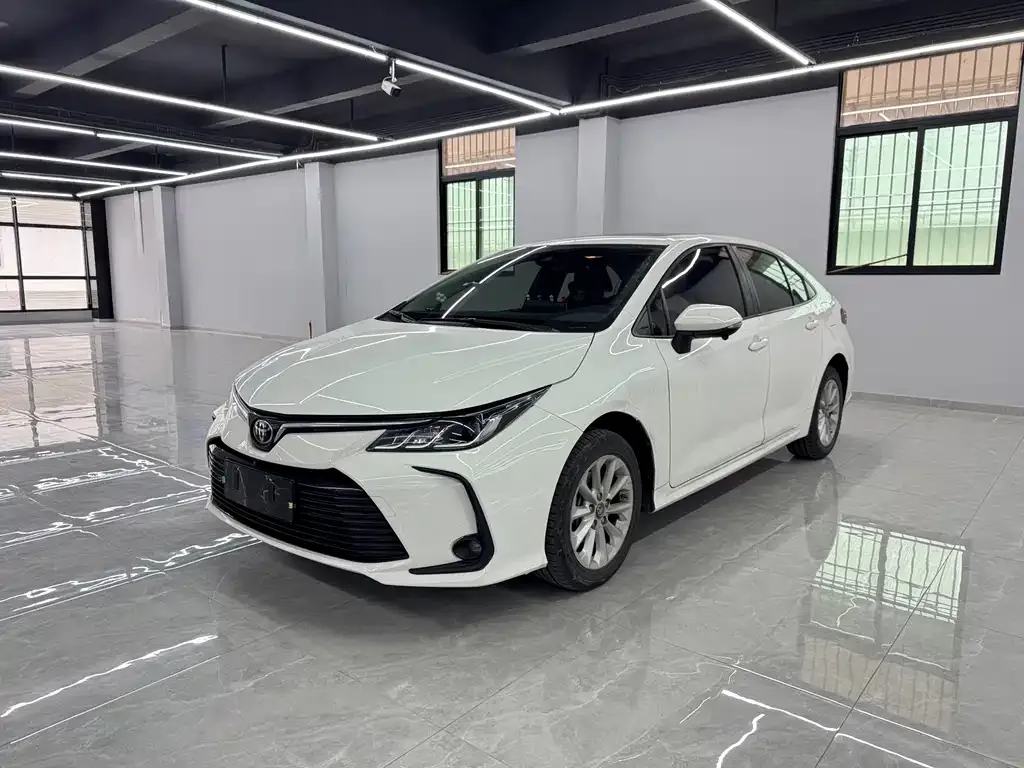 Toyota Corolla — фото 1