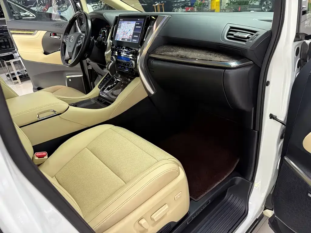 Toyota Alphard — фото 8