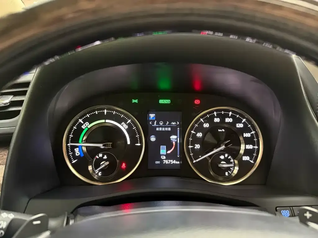 Toyota Alphard — фото 9
