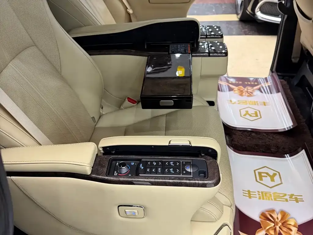 Toyota Alphard — фото 5