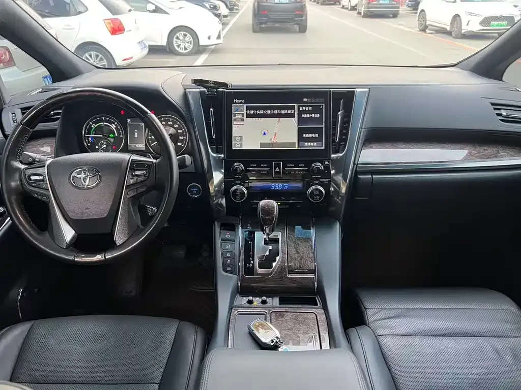 Toyota Vellfire — фото 6