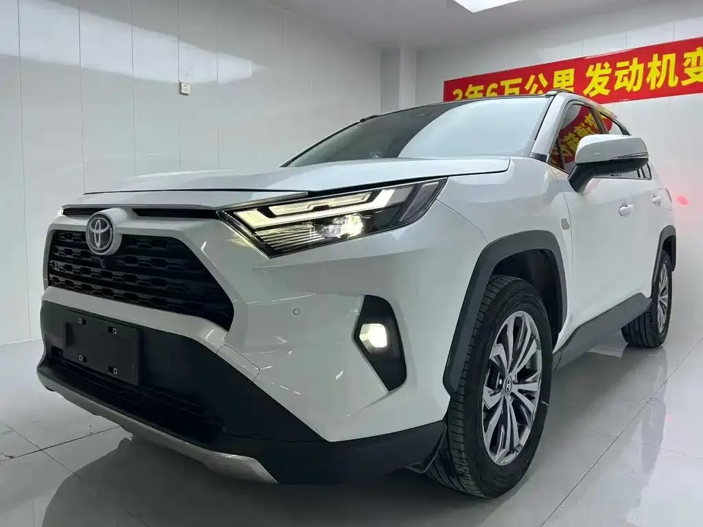 Toyota RAV4 — фото 7