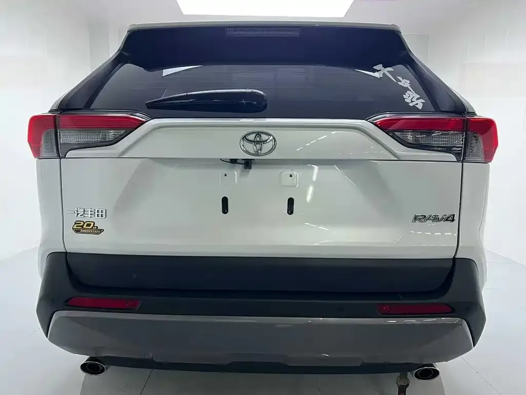 Toyota RAV4 — фото 2