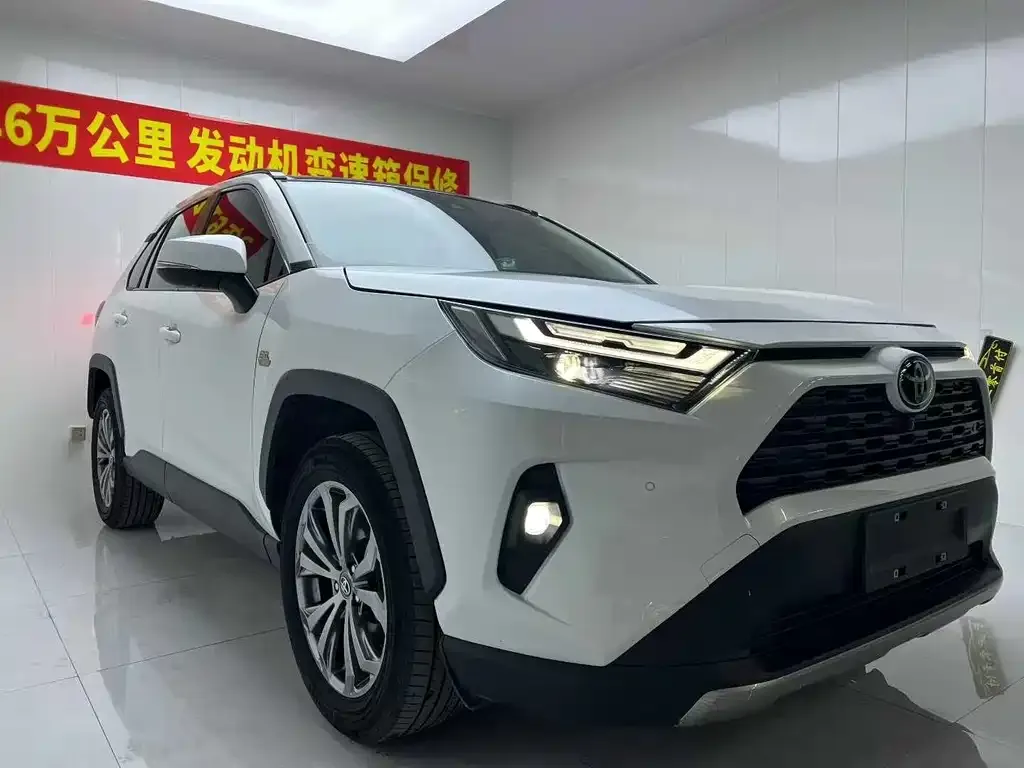 Toyota RAV4 — фото 5