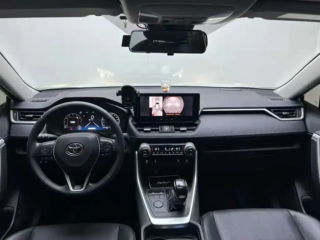 Toyota RAV4 — фото 9