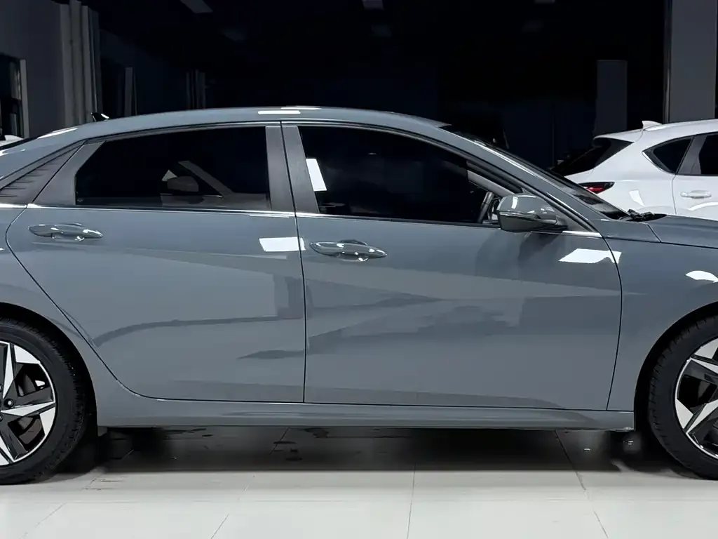 Hyundai Elantra — фото 4