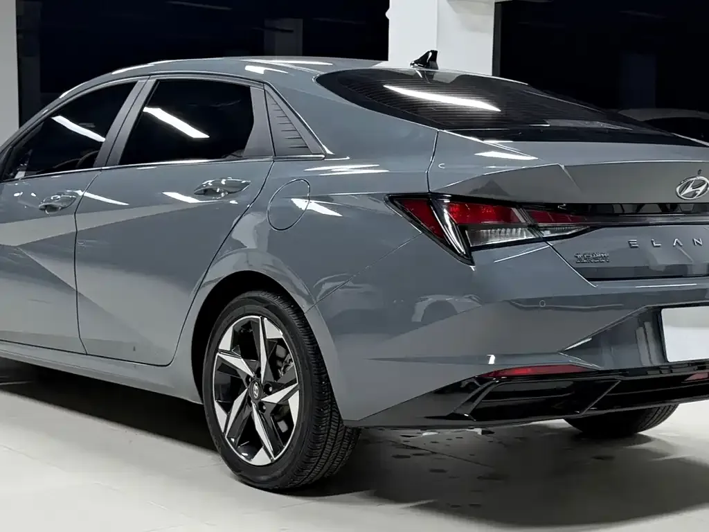 Hyundai Elantra — фото 3