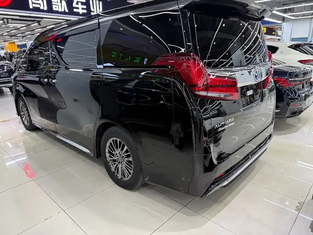 Toyota Alphard — фото 8