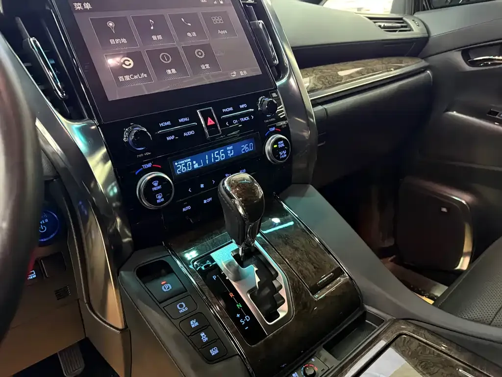 Toyota Alphard — фото 6
