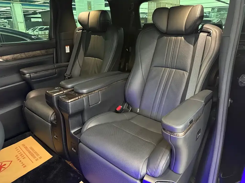 Toyota Alphard — фото 3