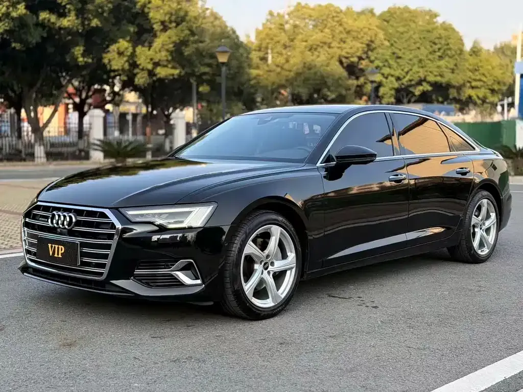 Audi A6L — фото 1