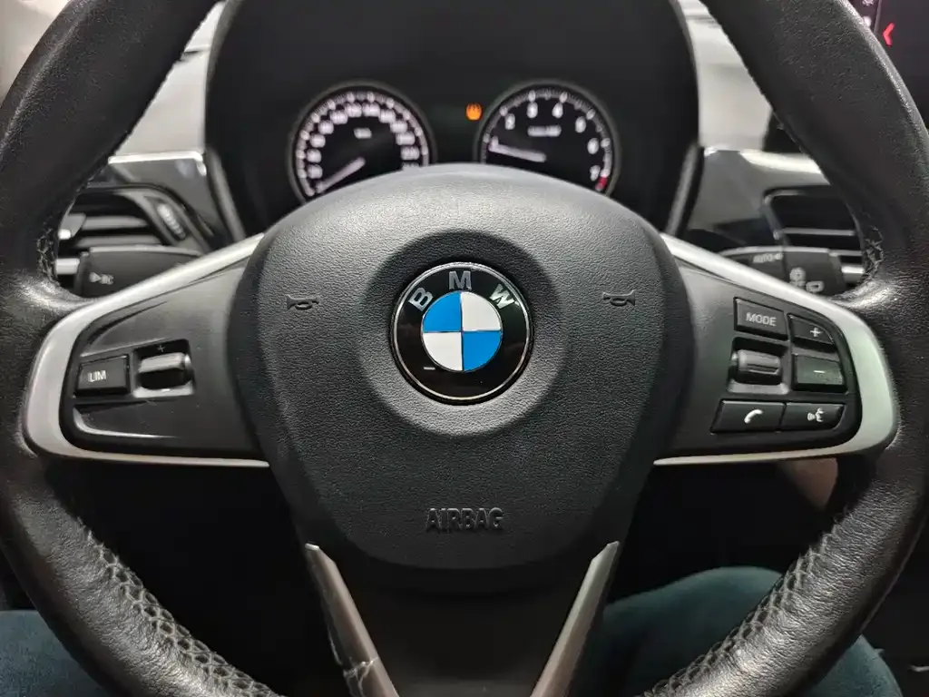 BMW X1 — фото 10