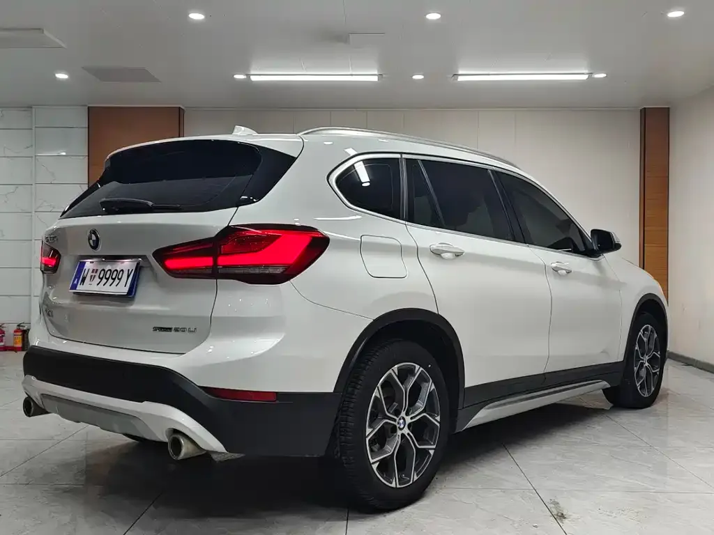 BMW X1 — фото 8