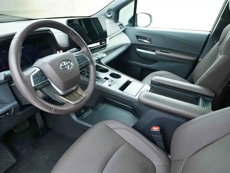 Toyota Granvia — фото 9