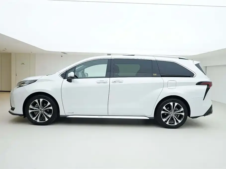 Toyota Granvia — фото 2