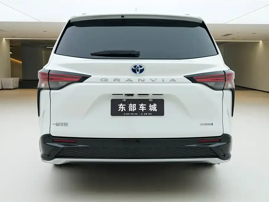 Toyota Granvia — фото 6