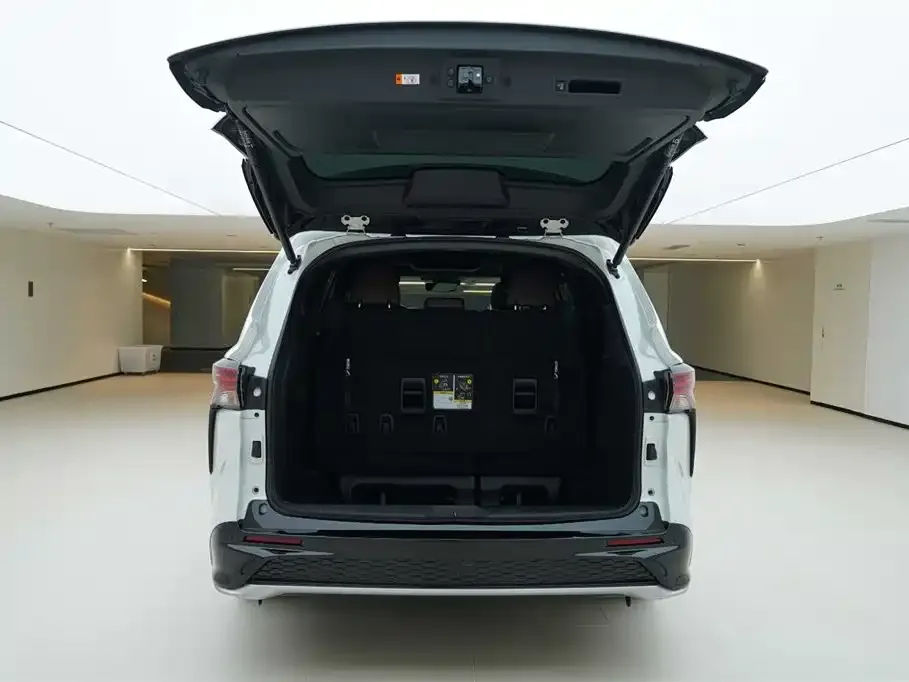 Toyota Granvia — фото 8