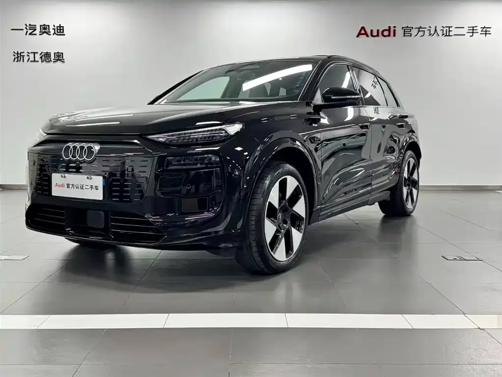 Audi Q6L e-tron — фото 1