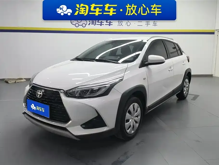 Toyota Yaris L — фото 1