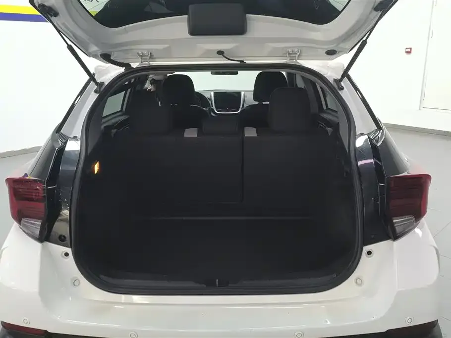 Toyota Yaris L — фото 4