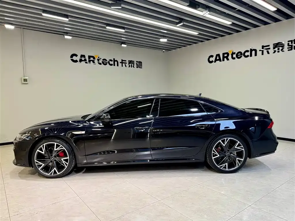 Audi A7L — фото 5