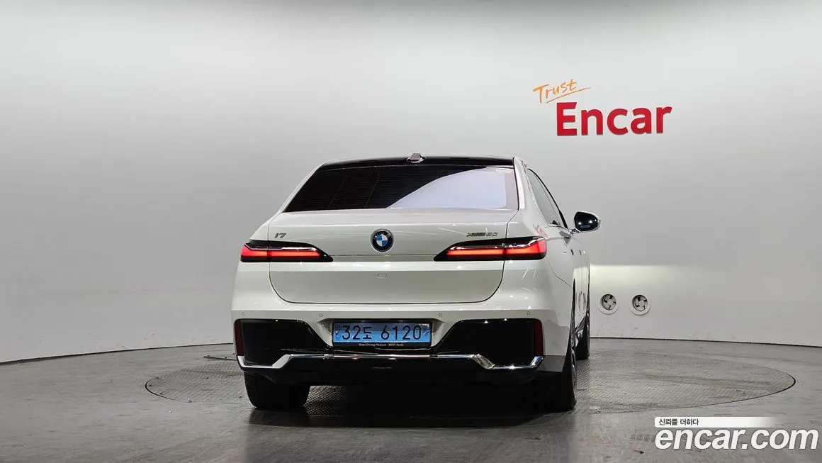 BMW i7 — фото 2