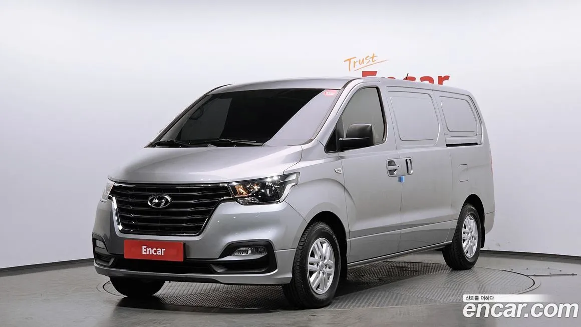 Hyundai Starex — фото 1