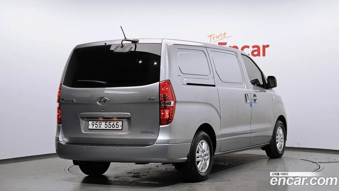 Hyundai Starex — фото 3
