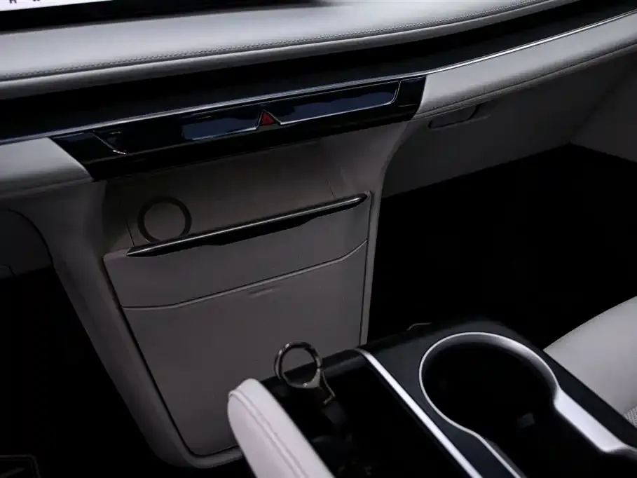 Buick GL8 Hybrid — фото 2