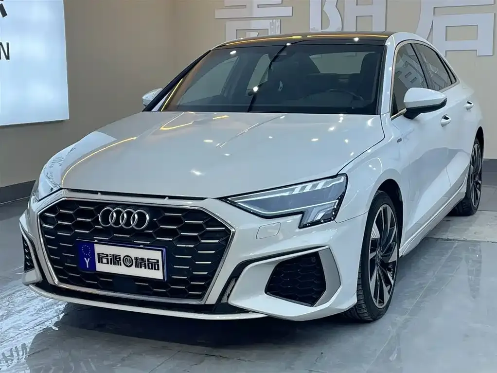 Audi A3 — фото 1