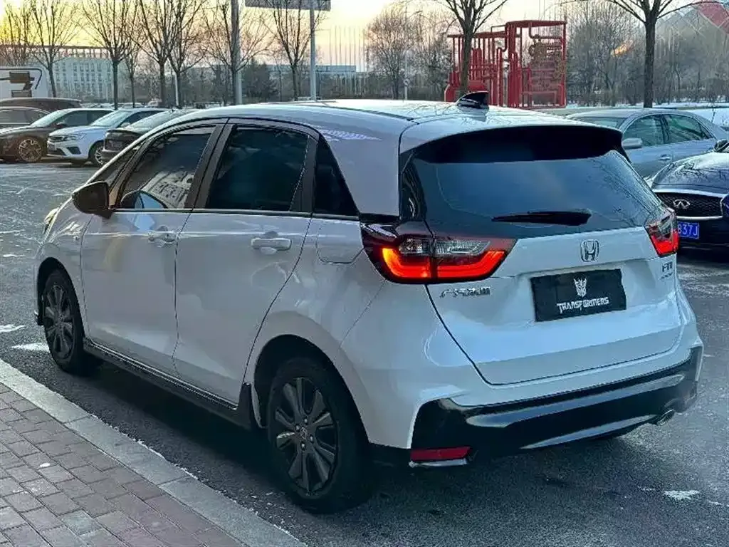 Honda Fit — фото 9