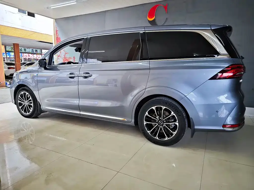 Roewe iMAX8 — фото 7