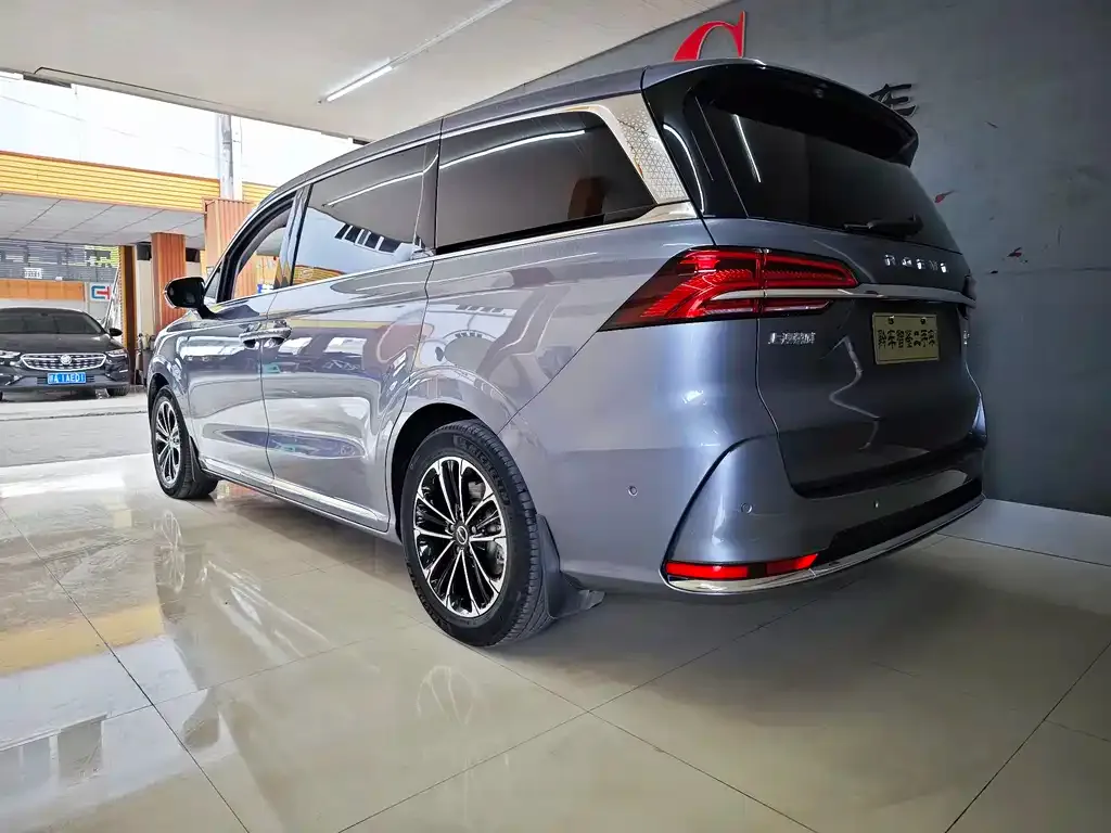 Roewe iMAX8 — фото 5