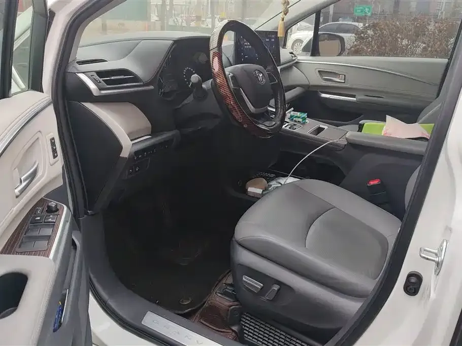 Toyota Granvia — фото 3