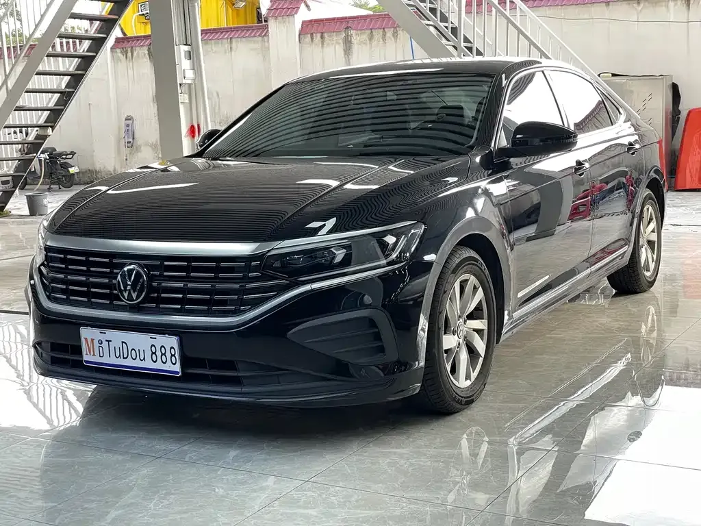 Volkswagen Passat — фото 1