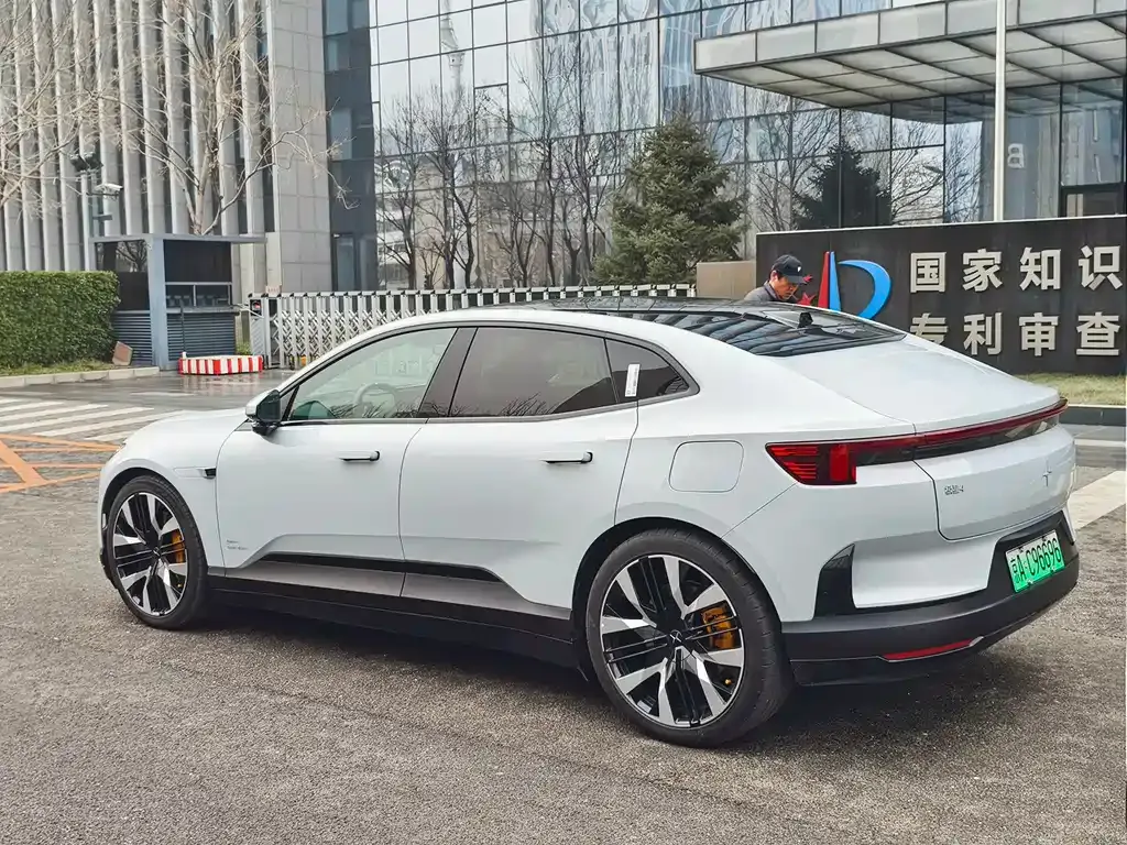 Polestar Polestar 4 — фото 9