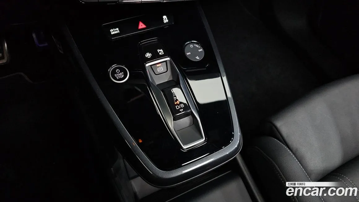 Audi Q4 e-tron — фото 4