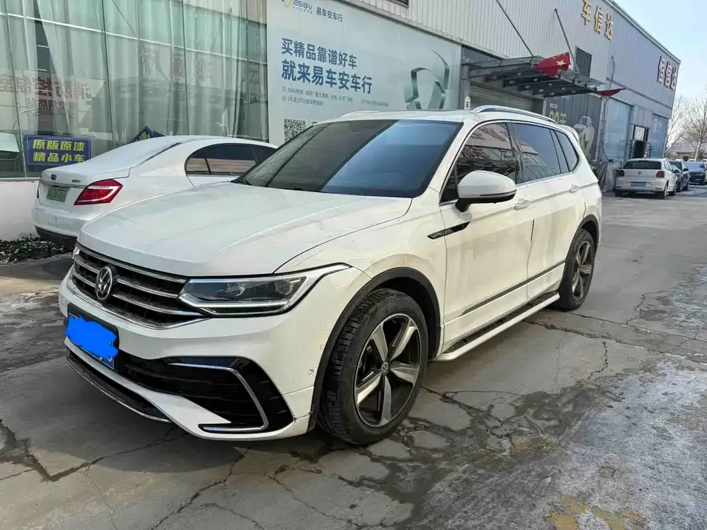 Volkswagen Tiguan L — фото 1