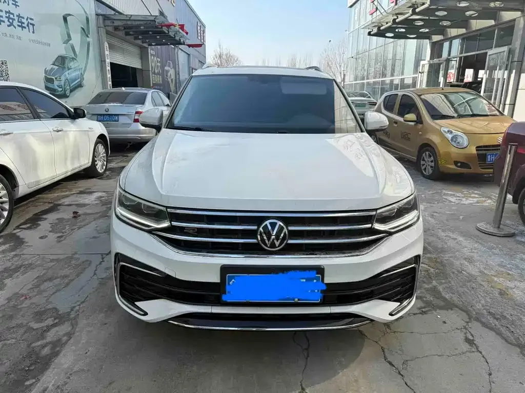 Volkswagen Tiguan L — фото 4