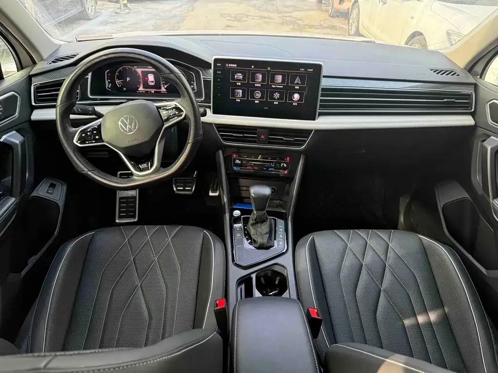 Volkswagen Tiguan L — фото 2